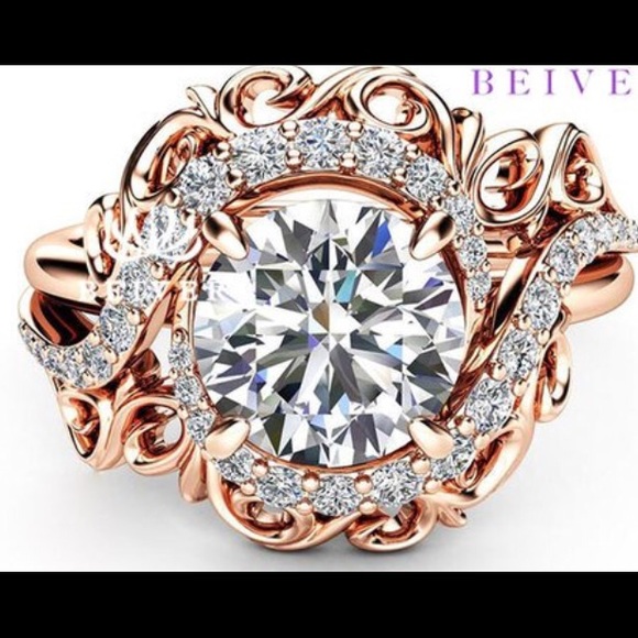 Beautiful ring - Picture 1 of 4